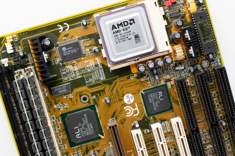 Ditch the Subscription, Build the Dream: Why DIY Retro PCs Are the New Console Wars